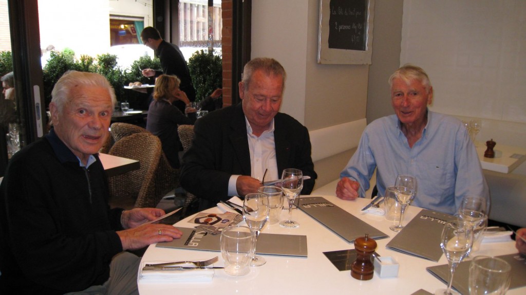 Aulis Rytkönen (vas.), Just Fontaine ja Richard Boucher tapasivat Toulousessa vuonna 2008 yli 50 vuotta ystävystymisensä jälkeen.
