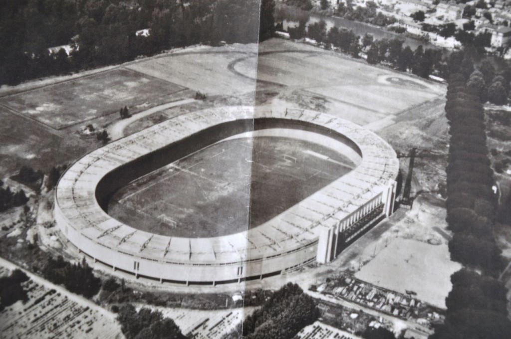 Stadium Toulousain: Toulousen vanha jalkapallostadion, jolla ottelut pelattiin 1950-luvulla.